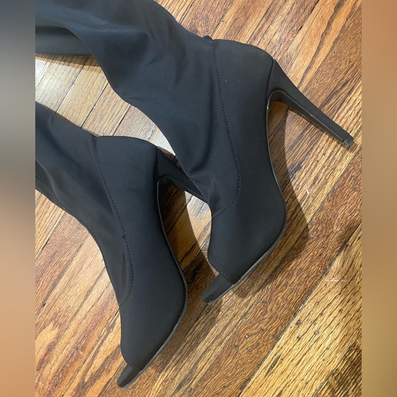 Beautiful boots heels - Picture 2 of 3